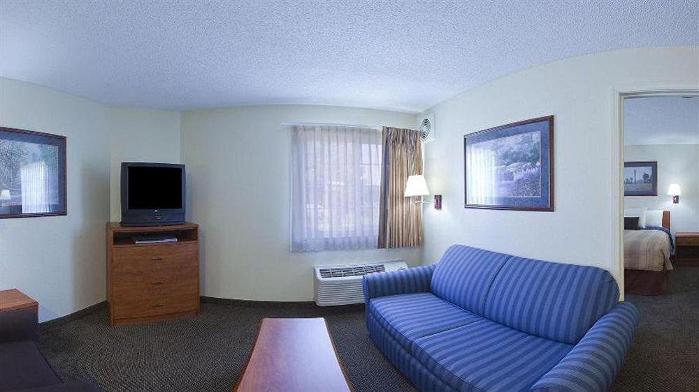 Candlewood Suites Newport News-Yorktown By Ihg Exterior photo
